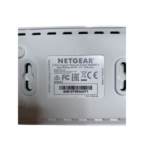 Netgear GS605 5 Port Gigabit Ethernet Switch With Power Adapter Ethernet Cord - Picture 12 of 16